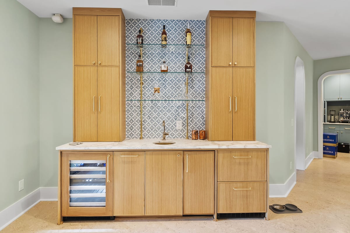 Brookhaven wet bar remodel with wood cabinetry and tile backsplash by Encompass Contracting